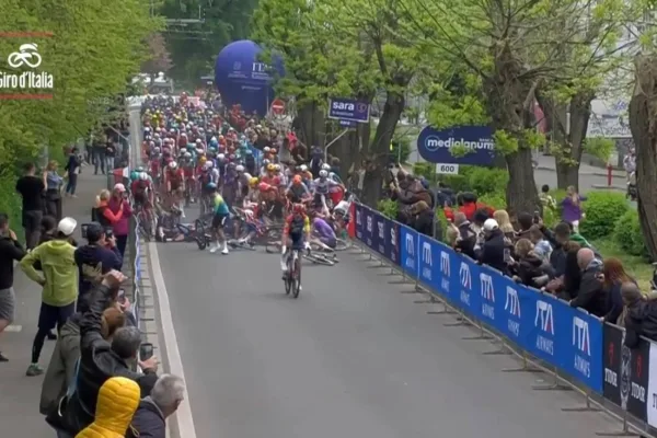 Caída en la primera etapa del Giro d´Italia 2026