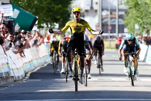 Per Stand Hagenes (Visma - Lease a Bike) gana la Antwerp Port Epic 2026
