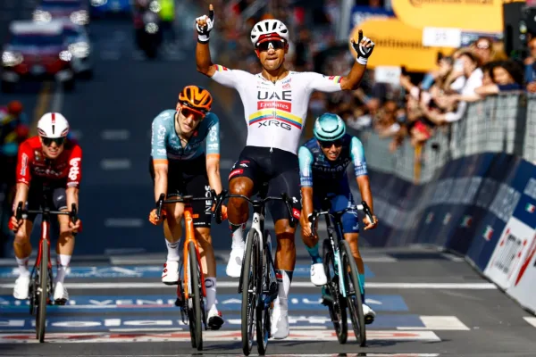Jhonatan Narvaéz (UAE) gana la cuarta etapa del Giro d´Italia 2026