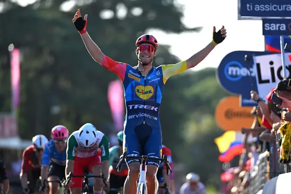 Jonathan Milan (Lidl-Trek) gana la etapa 21 del Giro d´Italia 2026