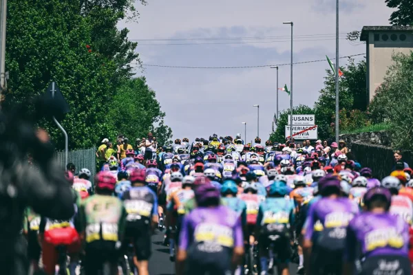 El pelotón en el Giro d´Italia 2026