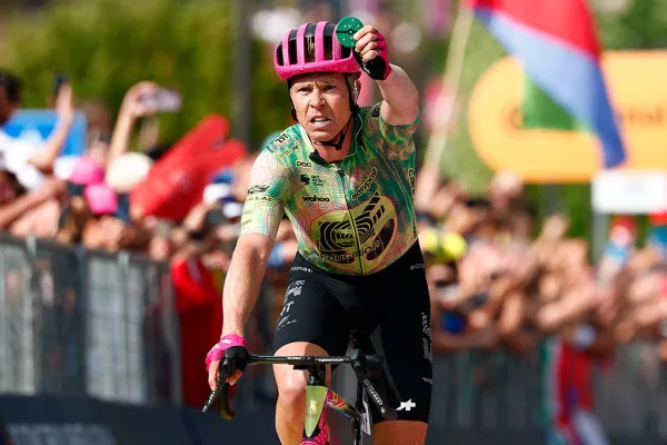 Michael Valgren gana la etapa 17 del Giro d´Italia 2026