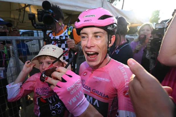 Jonas Vingegaard (Visma - Lease a Bike) en la meta tras la etapa 21 del Giro d`Italia 2026