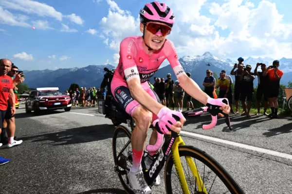Jonas Vingegaard (Visma - Lease a Bike) en la etapa 16 del Giro d´Italia 2026