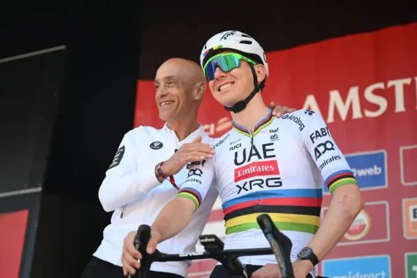 Mauro Gianetti y Tadej Pogacar (UAE)