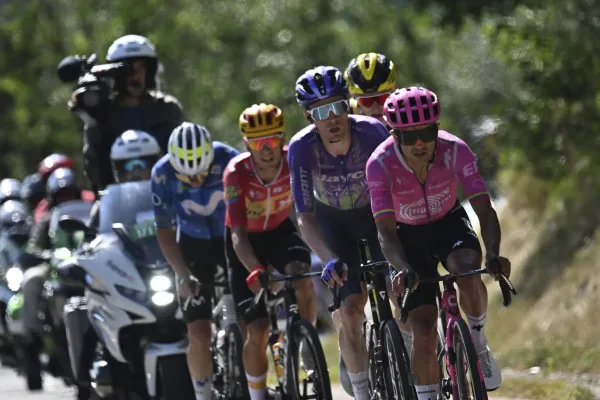 Richard Carapaz escapado en el Tour
