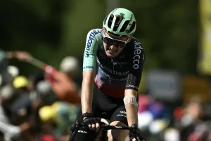 Destrozan a Seixas tras su debut en el Tour: “Aprendió algo extraordinario, conoce la espalda de Pogacar y Del Toro”