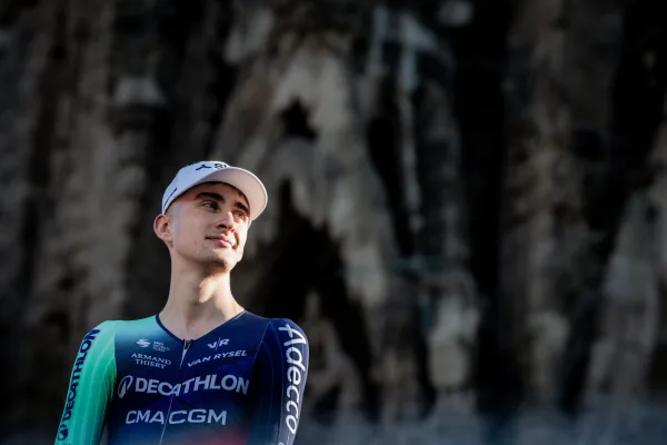 Paul Seixas (Decathlon CMA CGM) en la presentación del Tour de France 2026