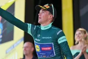 “Habríamos tenido que usar a Ayuso y Skjelmose”: Pedersen revela el dilema táctico que le costó la etapa 9 a Lidl Trek