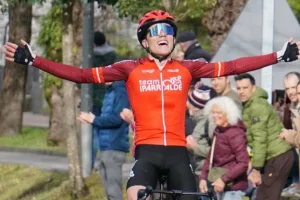 Tiene 18, lo llaman el “Paul Seixas vasco francés” y rechazó a Visma y Decathlon para ir a Euskaltel