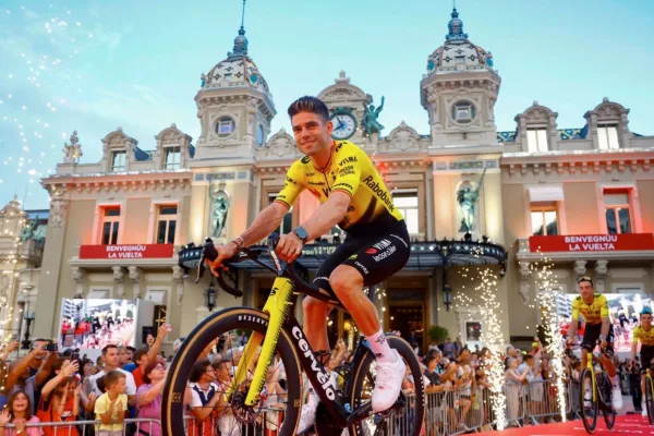Wout van Aert (Visma - Lease a Bike) en la presentación de equipos de La Vuelta a España 2026