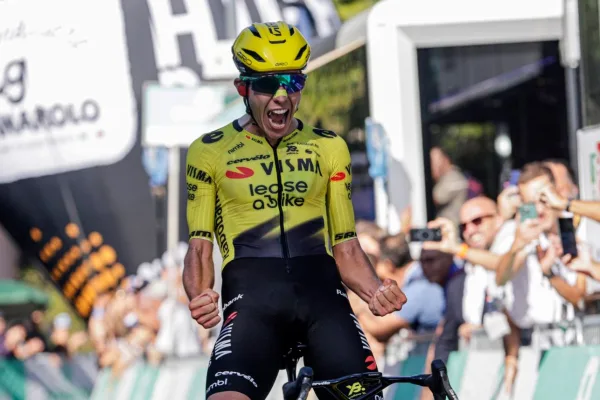 Davide Piganzoli (Visma - Lease a Bike) gana el Giro dell´Emilia 2026